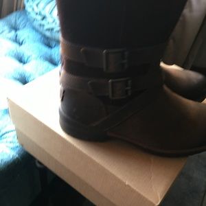 UGG new boots made out of a leather